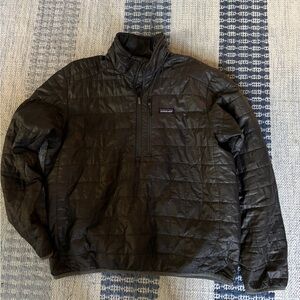 Patagonia Men's Black Quilted 1/2 zip